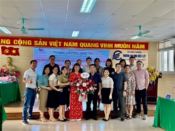 Nghiên cứu sinh Trương Thị Thu Hường bảo vệ thành công đề tài Tiến sỹ cấp nhà trường